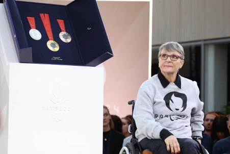 Beatrice Hess at the unveiling of the Paris 2024 Paralympic medals